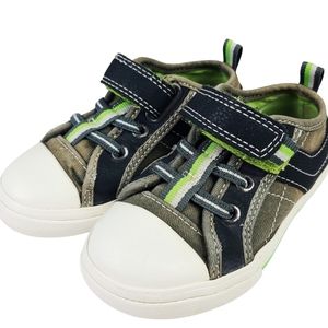 BOYS CAT & JACK SHOES SIZE 7